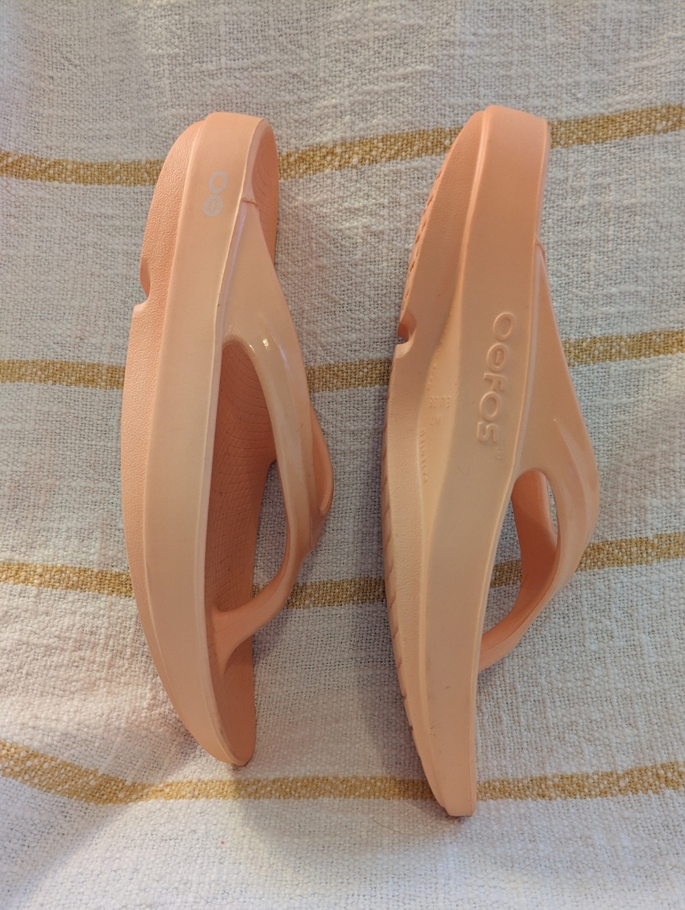 NWOT OOFOS OOlala Sandals Flip Flops Peach 7 - Picture 4 of 7